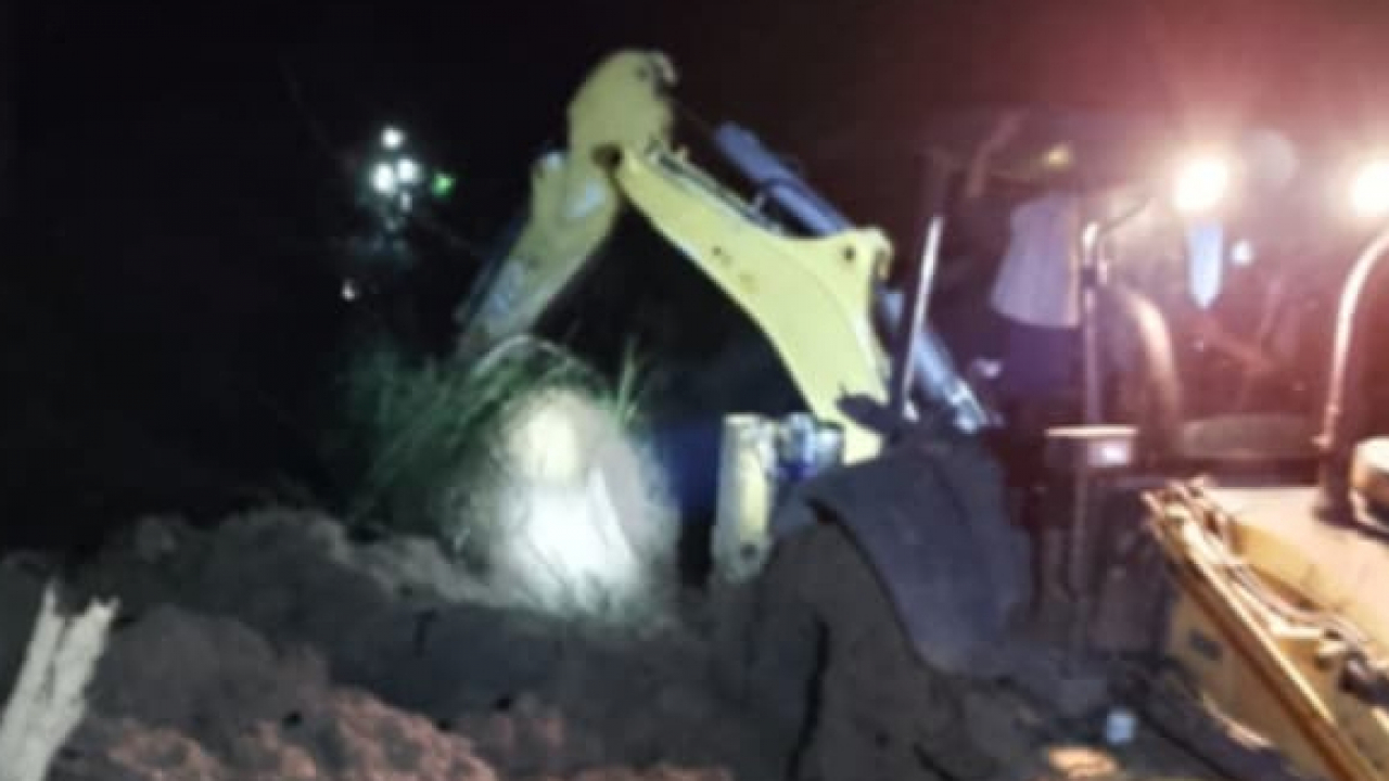 PT. MPA Turunkan Alat Berat Atasi Longsor Di Ulu Talo, Hingga Malam Ini Terus Bekerja