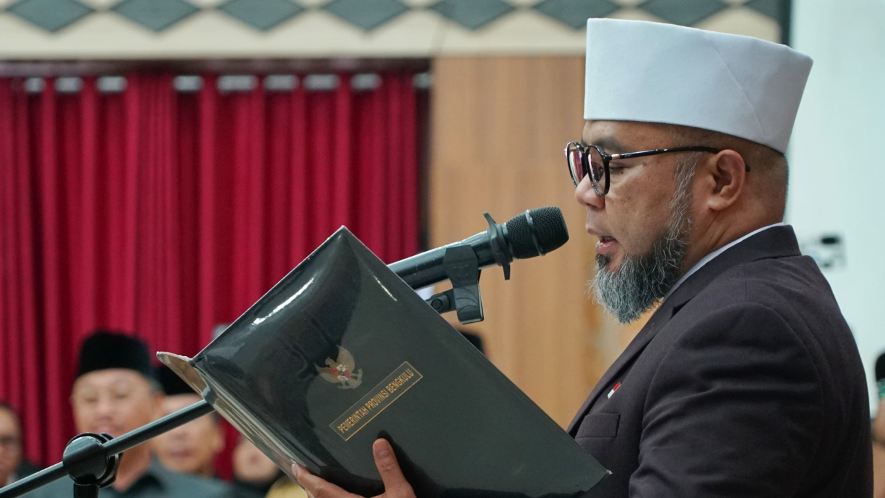 Gubernur Lantik Pejabat Baru, Ajak ASN Cerdas Bermedia Sosial dan Fokus Bantu Rakyat