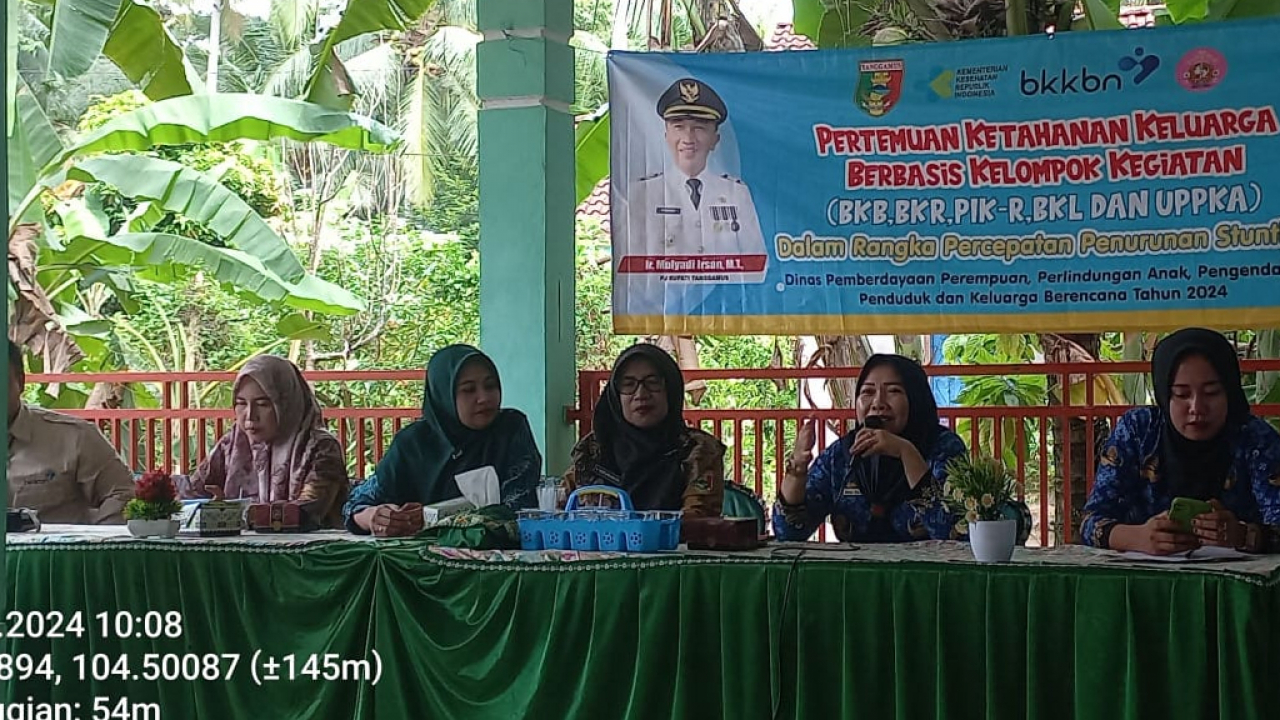 **Peningkatan Ketahanan Keluarga Melalui Pertemuan Berbasis Kelompok Kegiatan di Pekon Kacapura**