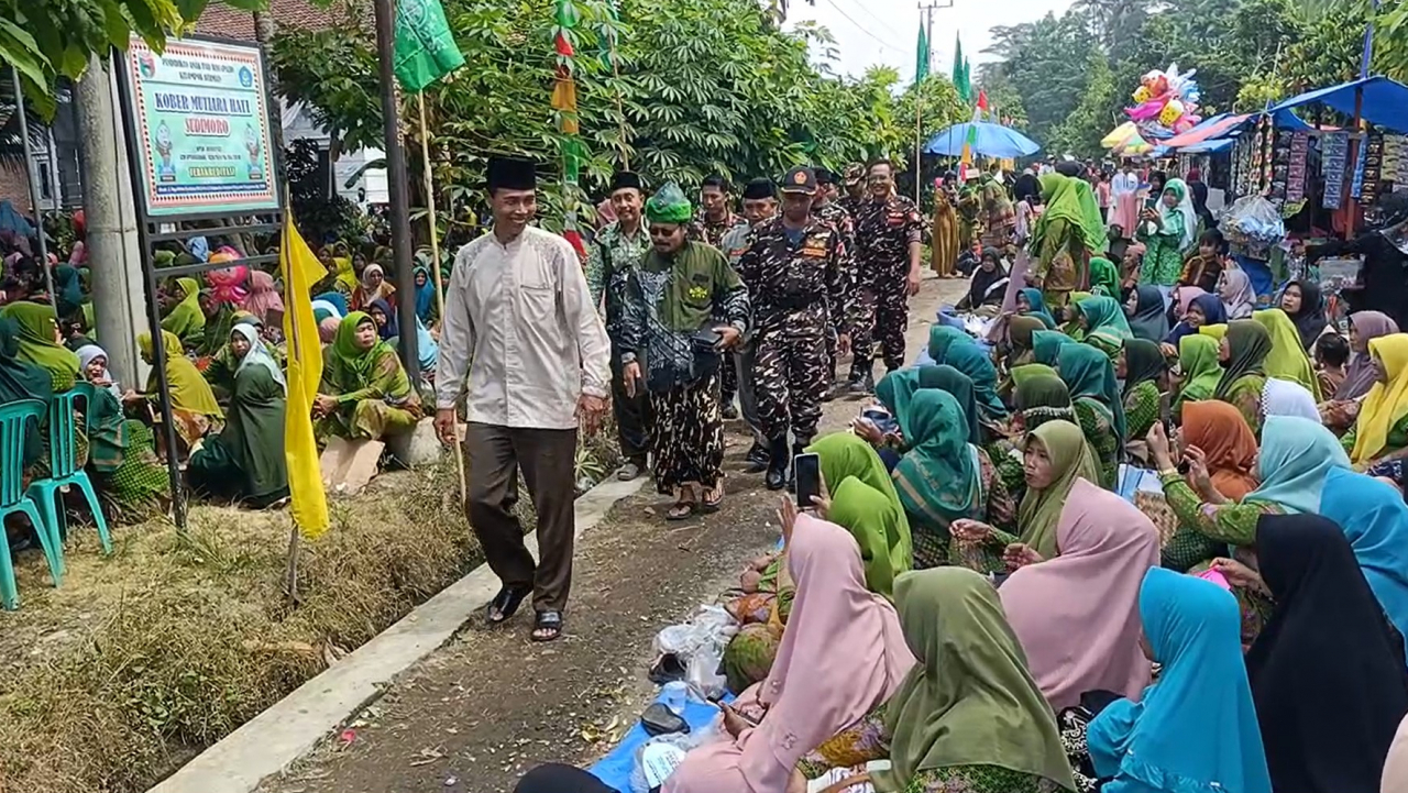 **Pengajian Akbar Muslimat NU Pekon Sudimoro: Wujud Kekompakan dan Semangat Keagamaan**