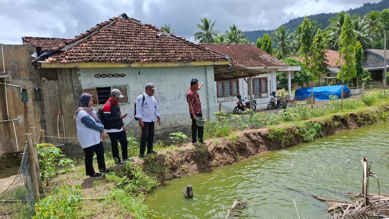 Penyuluh Prikanan Kab, Tanggamus Tinjau Ketahanan Pangan BUMDes Bina Waya yang Fokus Pada Budidaya Ikan Air Tawar