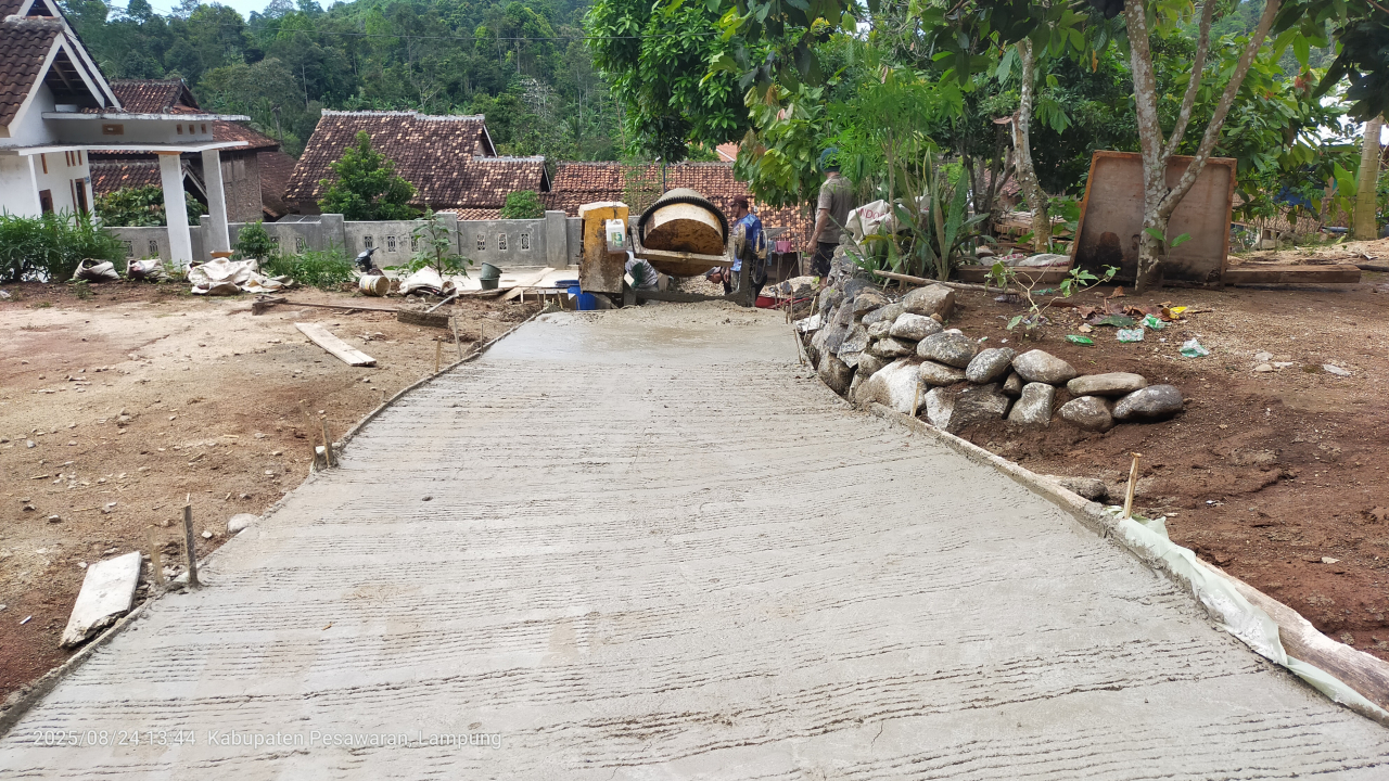 Pembangunan Rabat Beton di Desa Bayas Jaya: Upaya Meningkatkan Infrastruktur dan Aksesibilitas