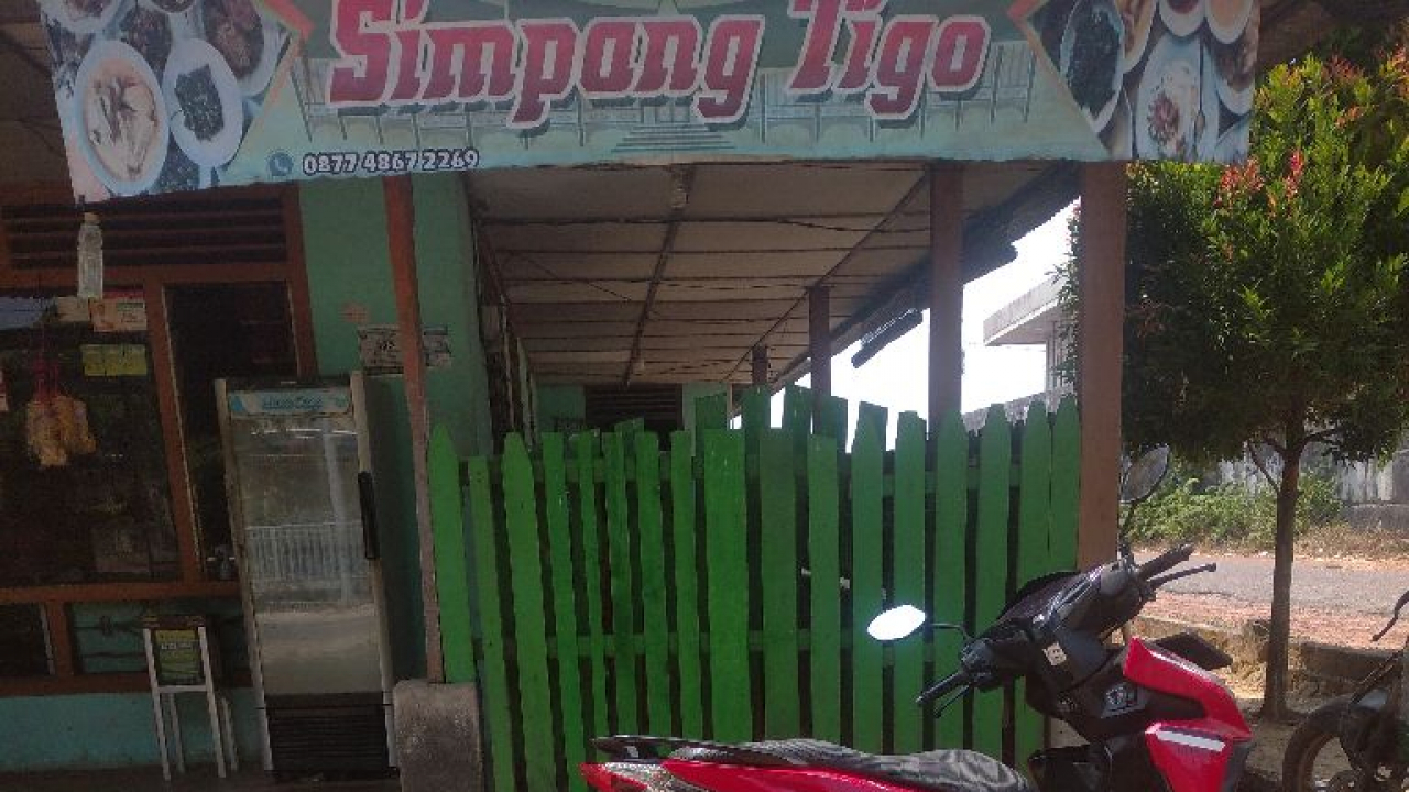 Warung Makan Padang Simpang Tigo