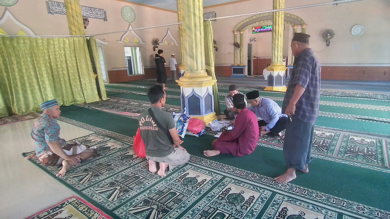 BAM Al-Muqtamar Salurkan Zakat Fitrah ke 113 Mustahik di Dusun Tambang 9