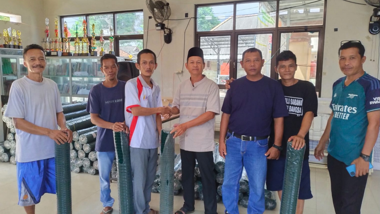 PENYERAHAN BANTUAN BAHAN ALAT TANGKAP UNTUK NELAYAN AIR SUNGAI