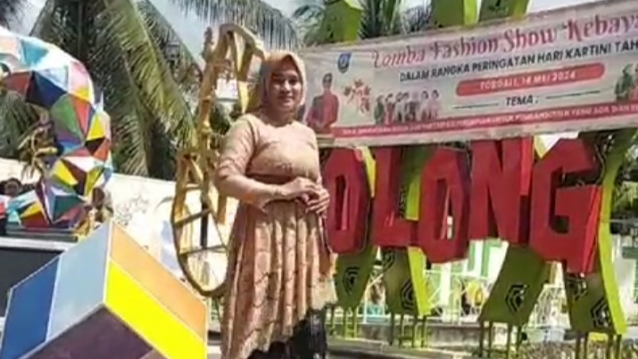 LOMBA FASHION SHOW KEBAYA KARTINI