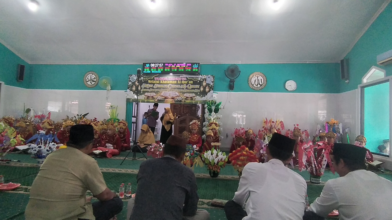 Haru dan Khidmat 27 Santri TPA Unit 021 Nurul Iman Desa Gadung Khataman Al-Qur'an di Masjid Nurul Iman