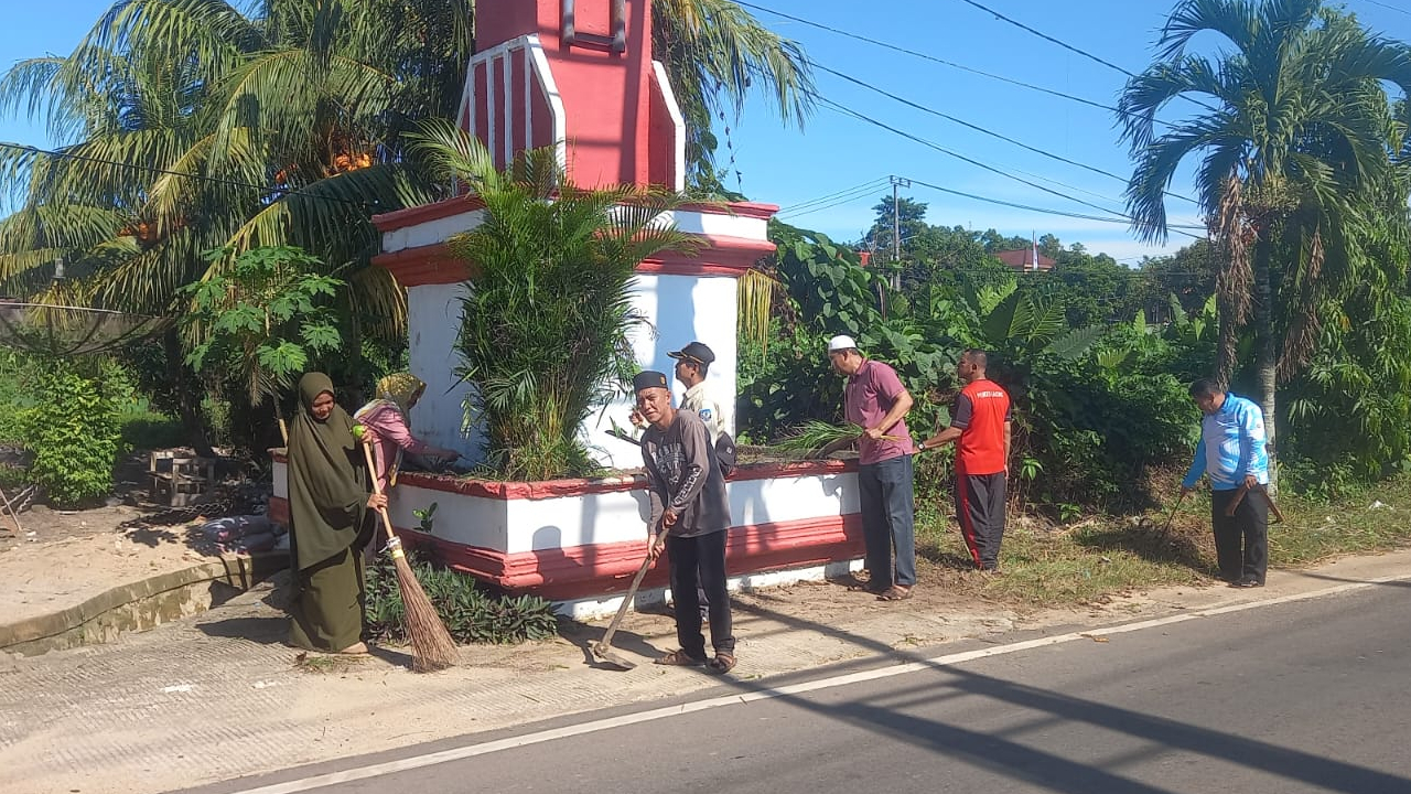 Kerja Bakti di Desa Gadung dalam Rangka Menyambut Tim Adipura