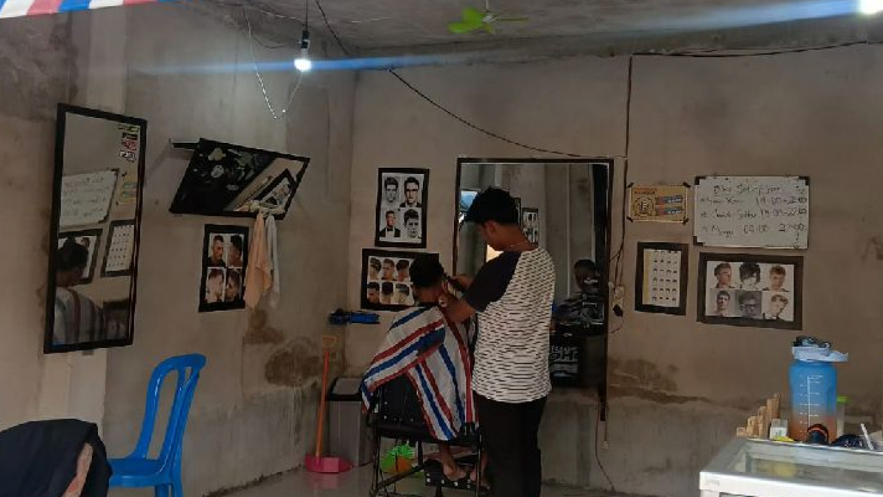 Pangkas Rambut Ebi