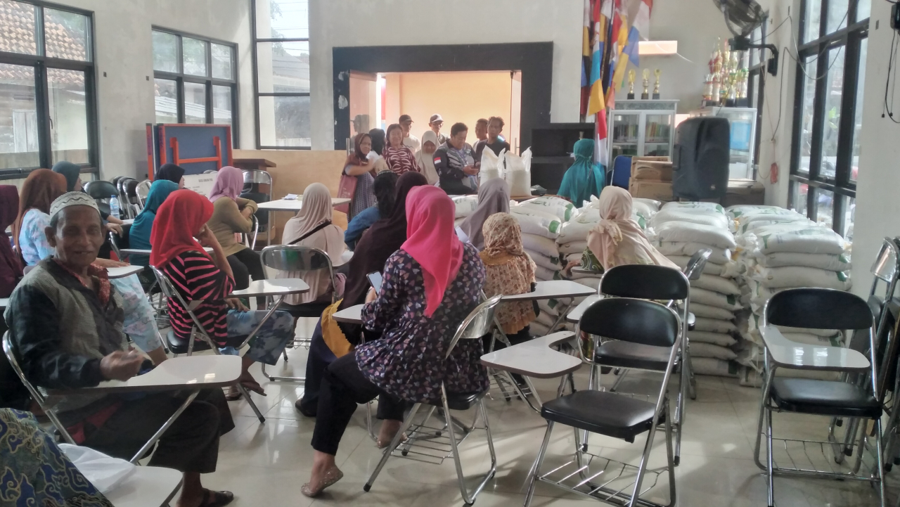 Bantuan Pangan 2025: Desa Gadung Entaskan Kemiskinan Ekstrim