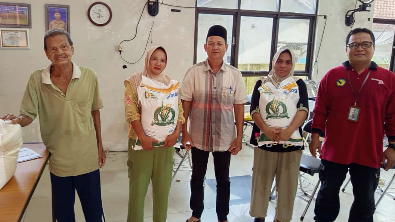 Penyaluran Bantuan Pangan Beras di Desa Gadung