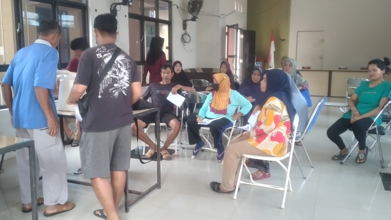 Penyaluran Bantuan Pangan CPP Tahap 3 di Desa Gadung
