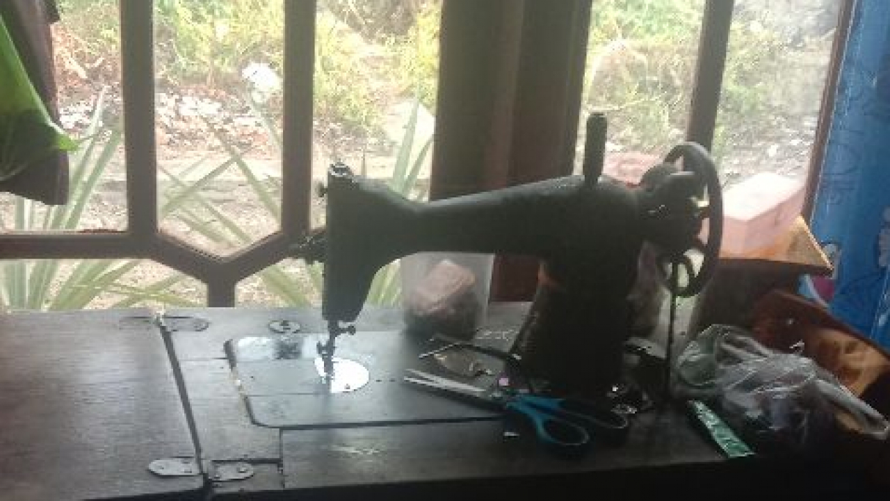 Penjahit Rosnawati (Ibu Taloh)