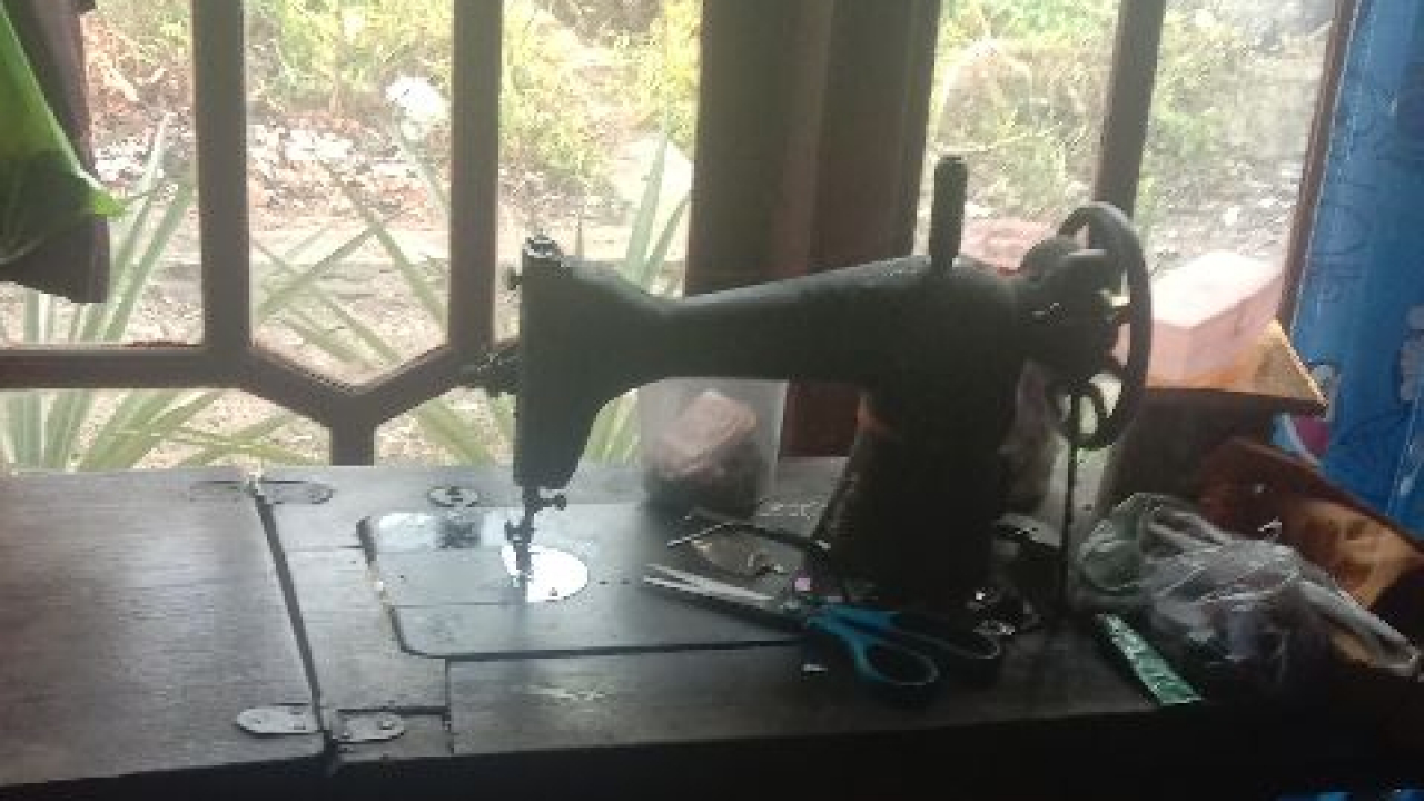 Penjahit Rosnawati