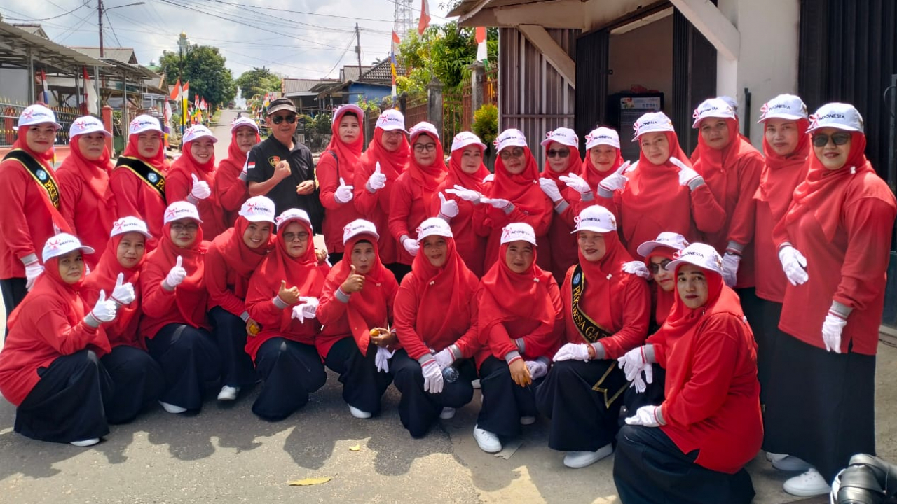 Lomba Baris Indah Meriahkan HUT RI ke-79 di Toboali! PKK Desa Gadung