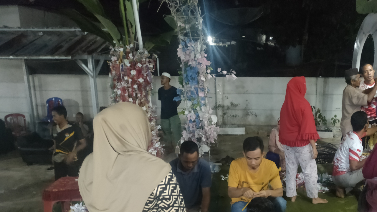 Panitia PHBI Desa Penutuk Terus Maksimalkan Persiapan Khataman Massal dan Ceramah Agama Besok