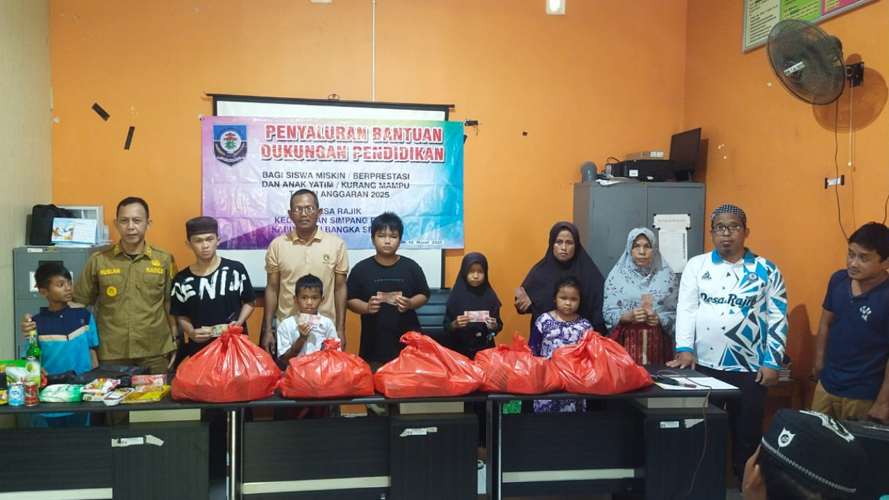 Penyaluran Bantuan Siswa Miskin/Berprestasi, Anak Yatim/Piatu, dan Warga Kurang Mampu di Desa Rajik