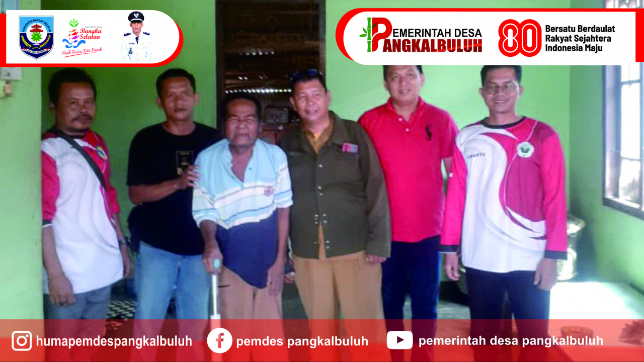 Penyaluran Bantuan Tongkat untuk Warga Desa Pangkal Buluh