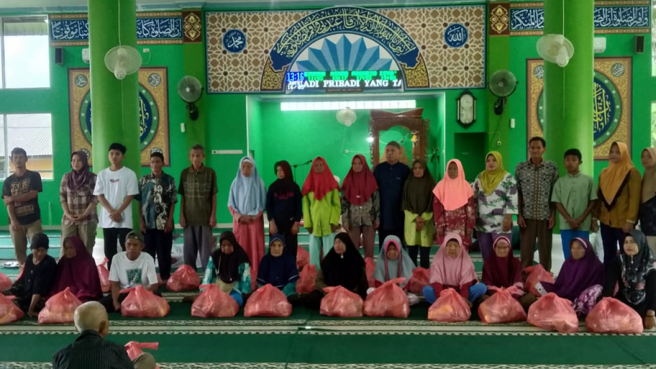 Pembagian Sembako untuk Lansia dan Dhuafa di Desa Nadung