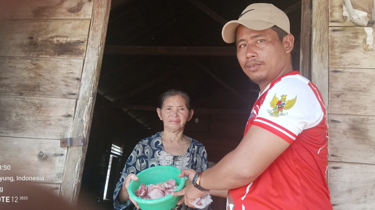 Baznas Salurkan Bantuan Daging Kurban di Desa Ranggung