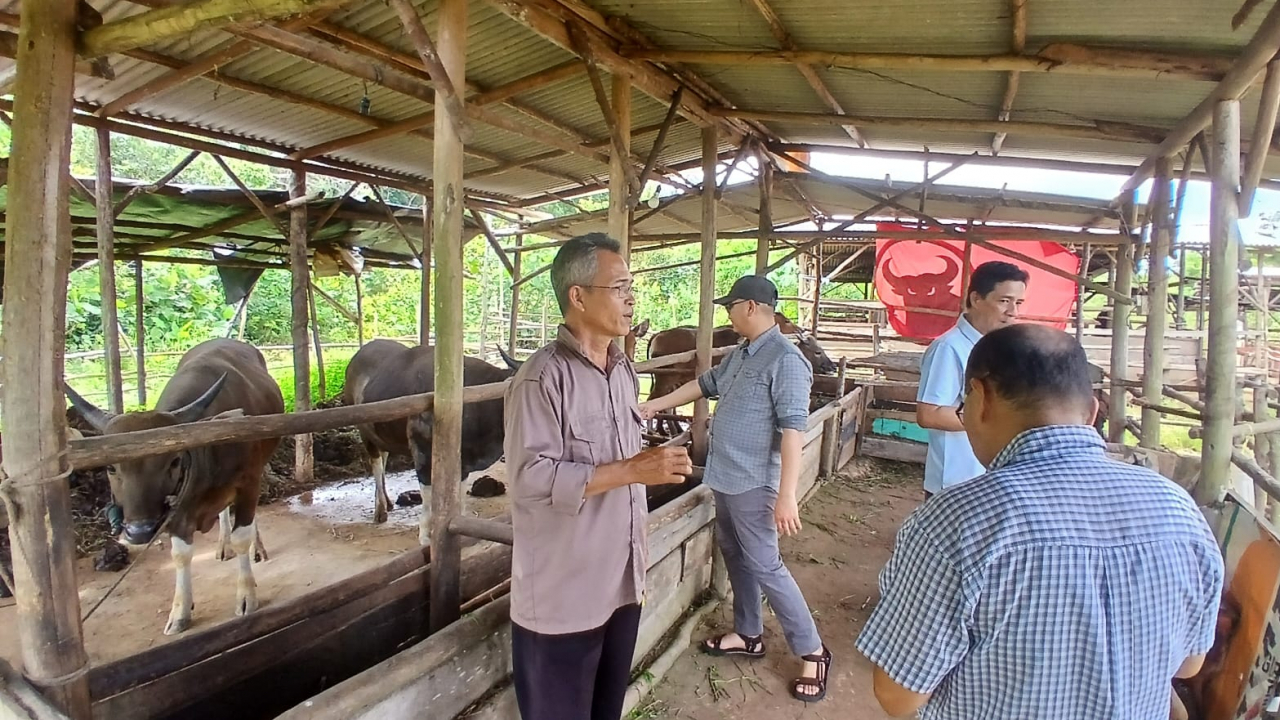 Monitoring Ketahanan Pangan Desa Pasir Putih oleh Pendamping Kabupaten dan Kecamatan Tukak Sadai