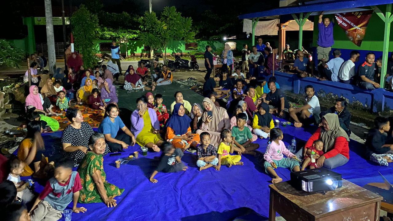 PPS Desa Pasir Putih Adakan Nobar Debat Publik Calon Bupati dan Wakil Bupati Bangka Selatan