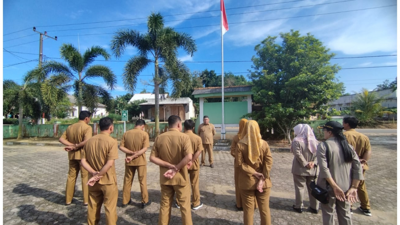Apel Pagi Tingkatkan Disiplin Perangkat Desa Sumber Jaya Permai