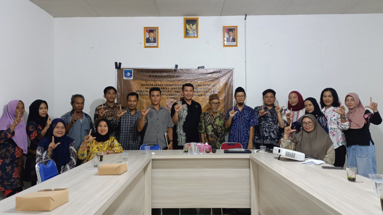 "Dinas Perpustakaan dan Kearsipan Bangka Barat Gelar Sosialisasi Pelestarian Naskah Kuno di Desa Kayu Arang"