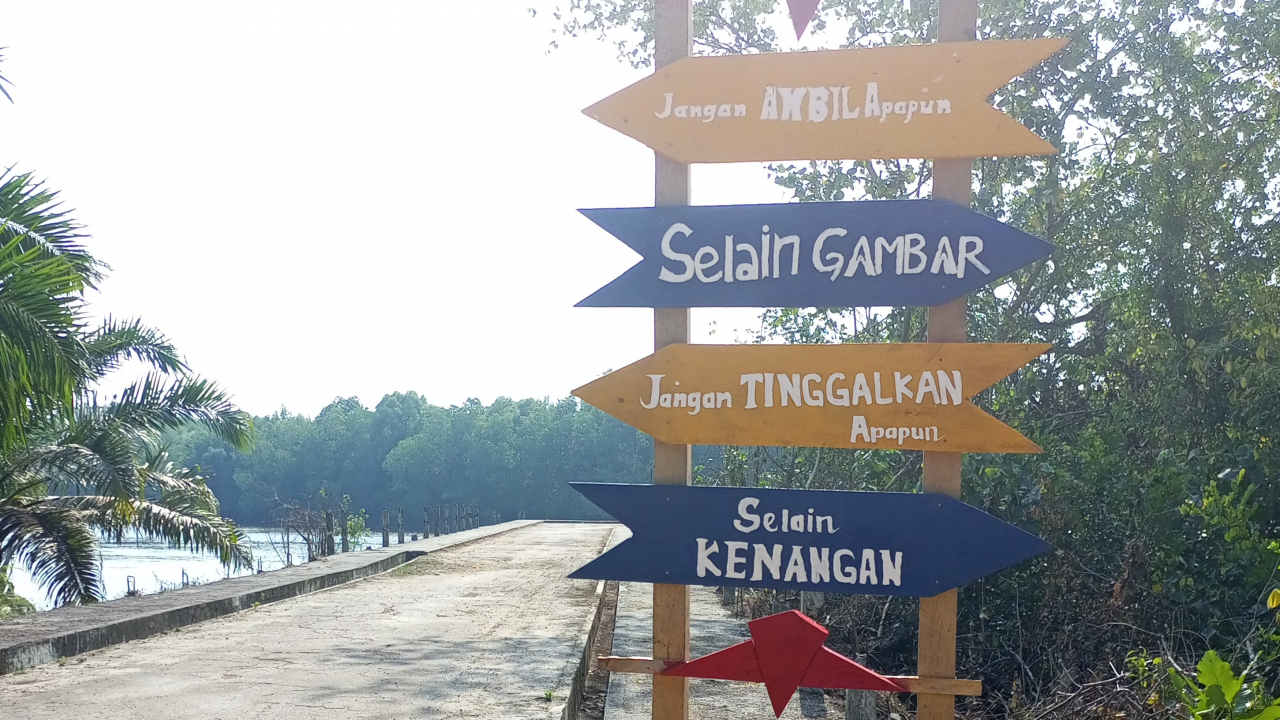 Dermaga Kayu Arang Disulap Mahasiswa Unmuh Babel Jadi Ekowisata