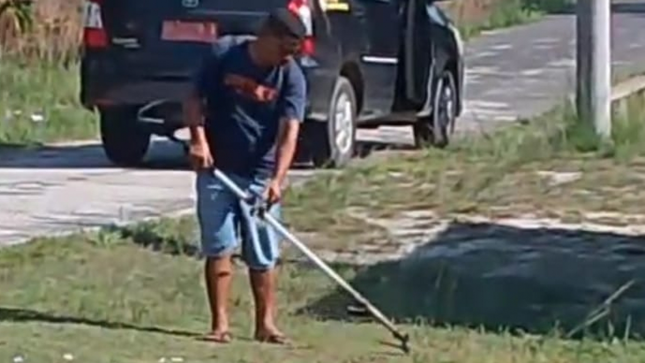 Kerja Bakti Warga Desa Teluk Buton Jaga Kebersihan Lingkungan