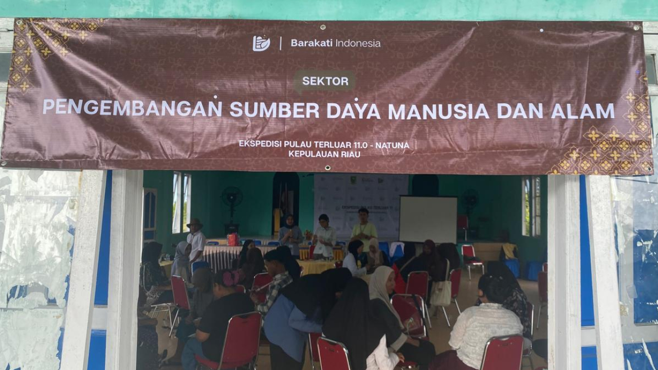 Yayasan Barakati Indonesia Pulau Terluar 11 Ajak Ibu-Ibu PKK Desa Teluk Buton Manfaatkan Limbah Kerang Menjadi Kerajinan Tangan Bernilai Ekonomi