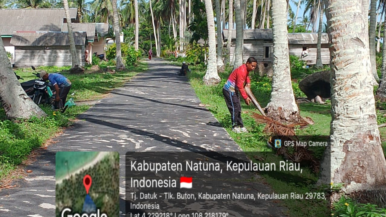 Warga Teluk Buton Natuna Gelar Gotong Royong Bersihkan Desa