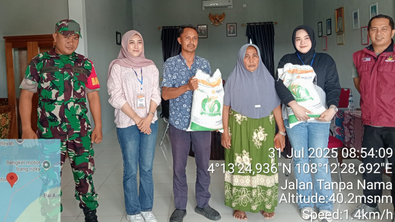 penyerahan bantuan pangan di desa teluk buton tahun 2025