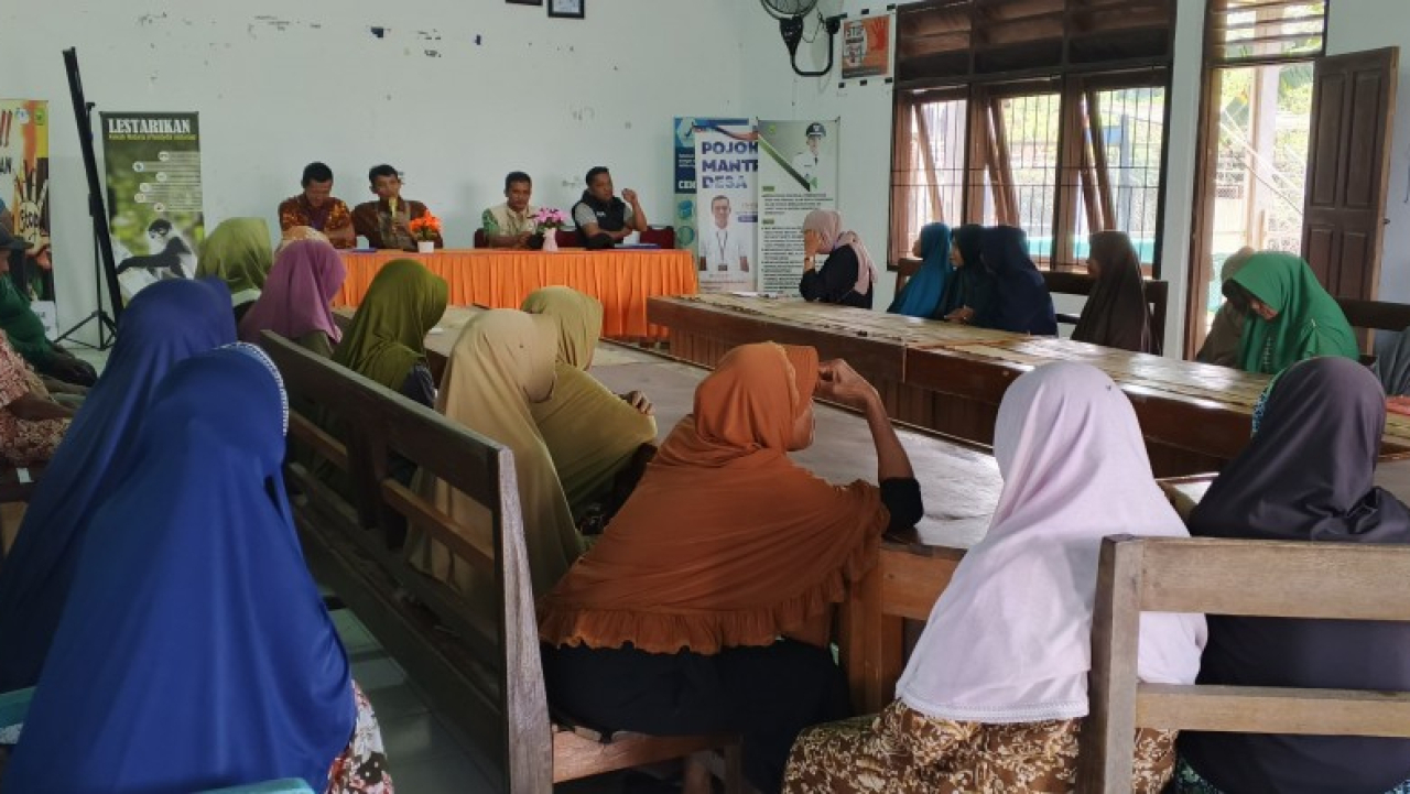 Penyaluran Bantuan Pangan Alokasi Bulan Oktober–November di Desa Air Lengit