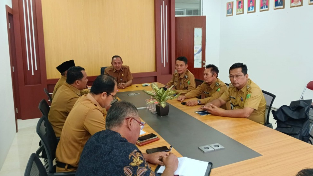 Kades Air lengit mengikuti rakor persiapan pembentukan Kopdes Merah Putih