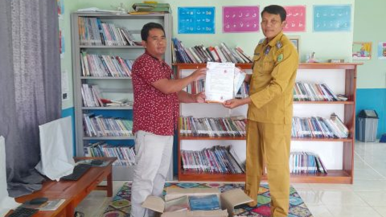 Perpusdes Rona Niscala mendapat bantuan 1.000 buku dari perpusnas