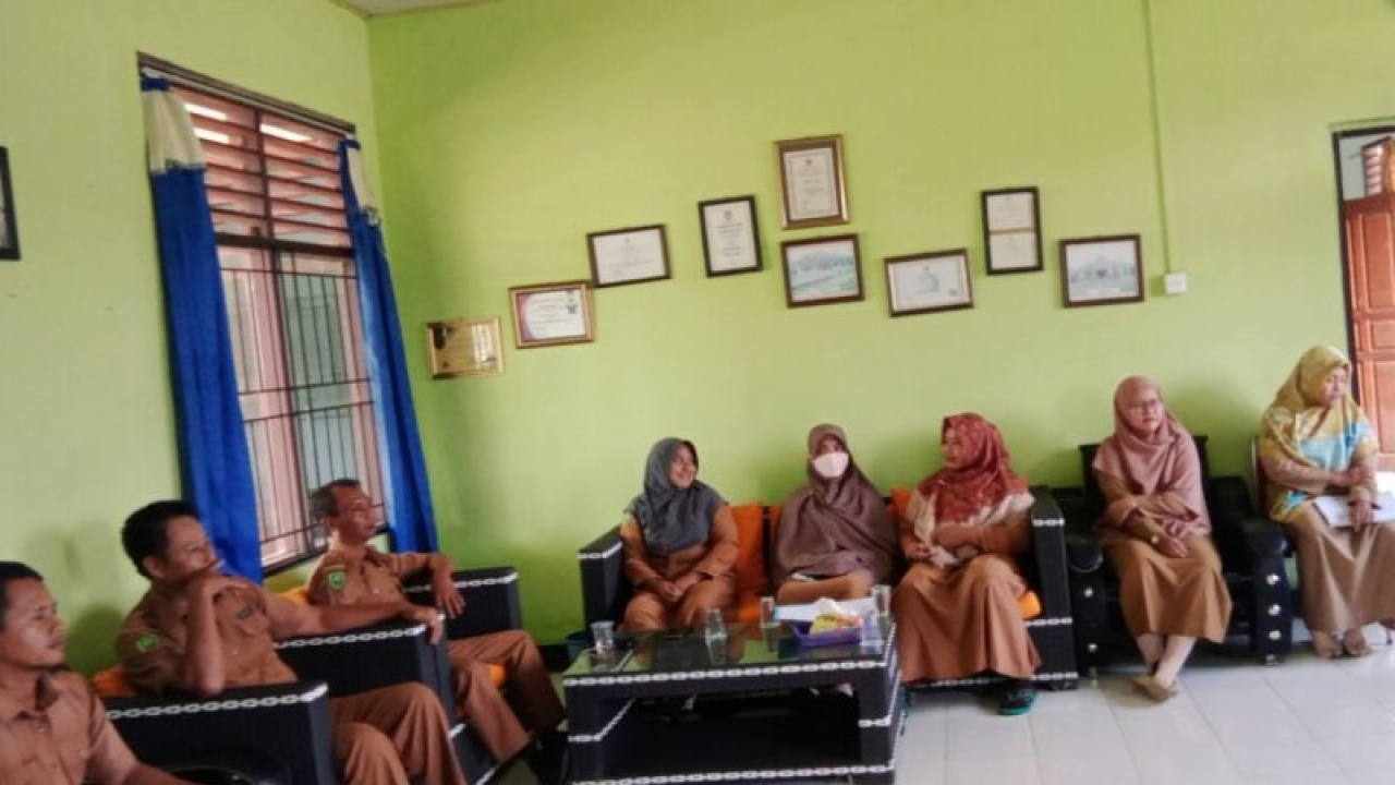 Hari pertama masuk kerja Pemdes Air Lengit mengadakan rapat evaluasi kinerja
