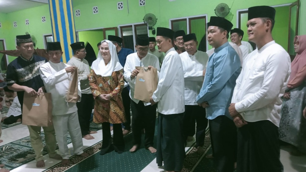 Safari Ramadhan Bupati dan Wakil Bupati Natuna di Masjid Baitul Muttaqin Air Lengit, Salurkan Bantuan dan Insentif bagi Masyarakat