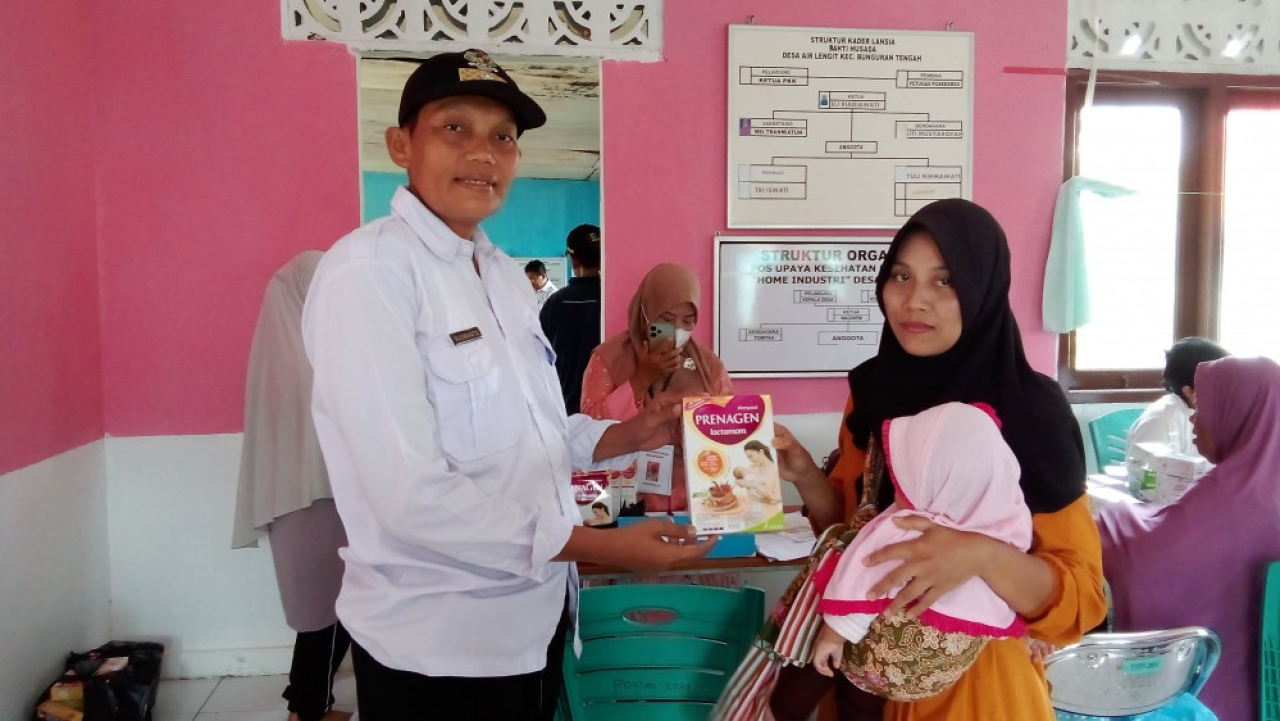 Penyerahan Makanan Tambahan Ibu Menyusui
