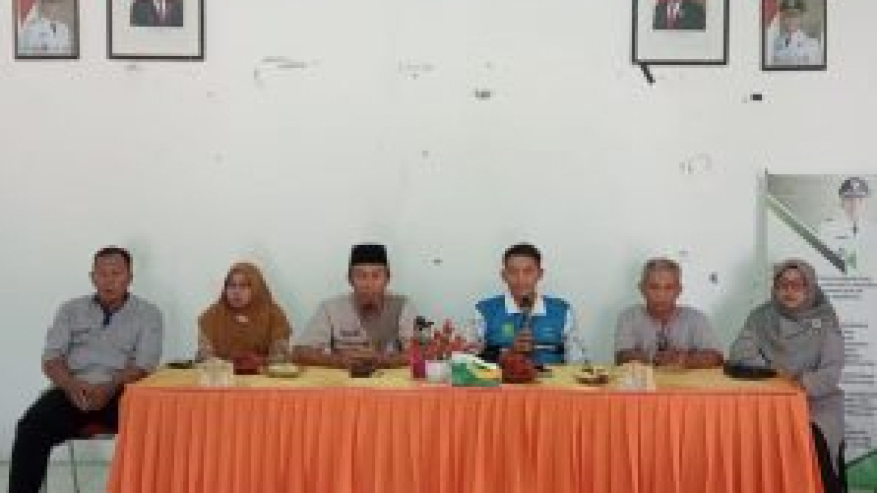 Pemerintah Kecamatan Bunguran tengah melakukan evaluasi keuangan di Desa Air Lengit