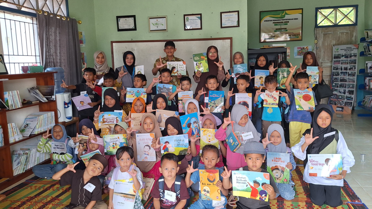 Rona Niscala mengadakan Membaca nyaring