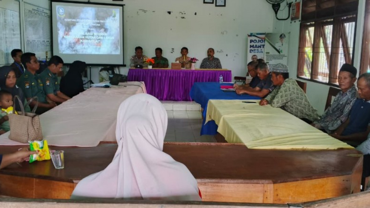 SOSIALISASI MITIGASI KARHUTLA DI DESA AIR LENGIT, DLHK NATUNA TEKANKAN PENTINGNYA KEWASPADAAN WARGA