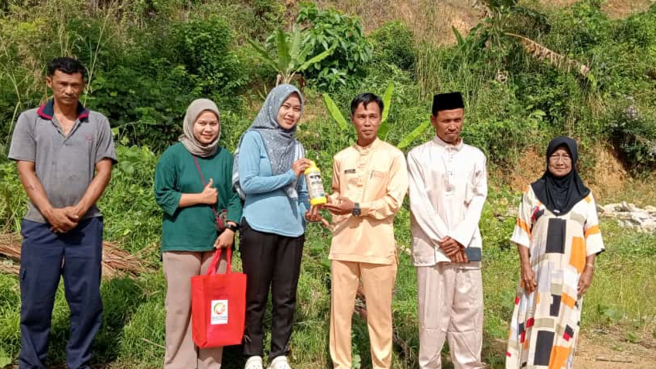 Sosialisasi & Pemberian Obat Jentik Nyamuk di Desa Pesisir Timur