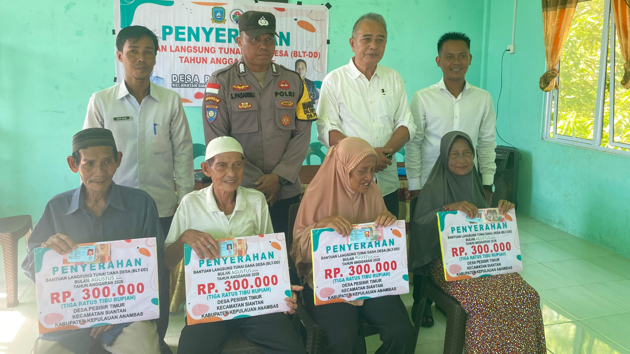 Penyaluran BLT Bulan Agustus  Desa Pesisir Timur