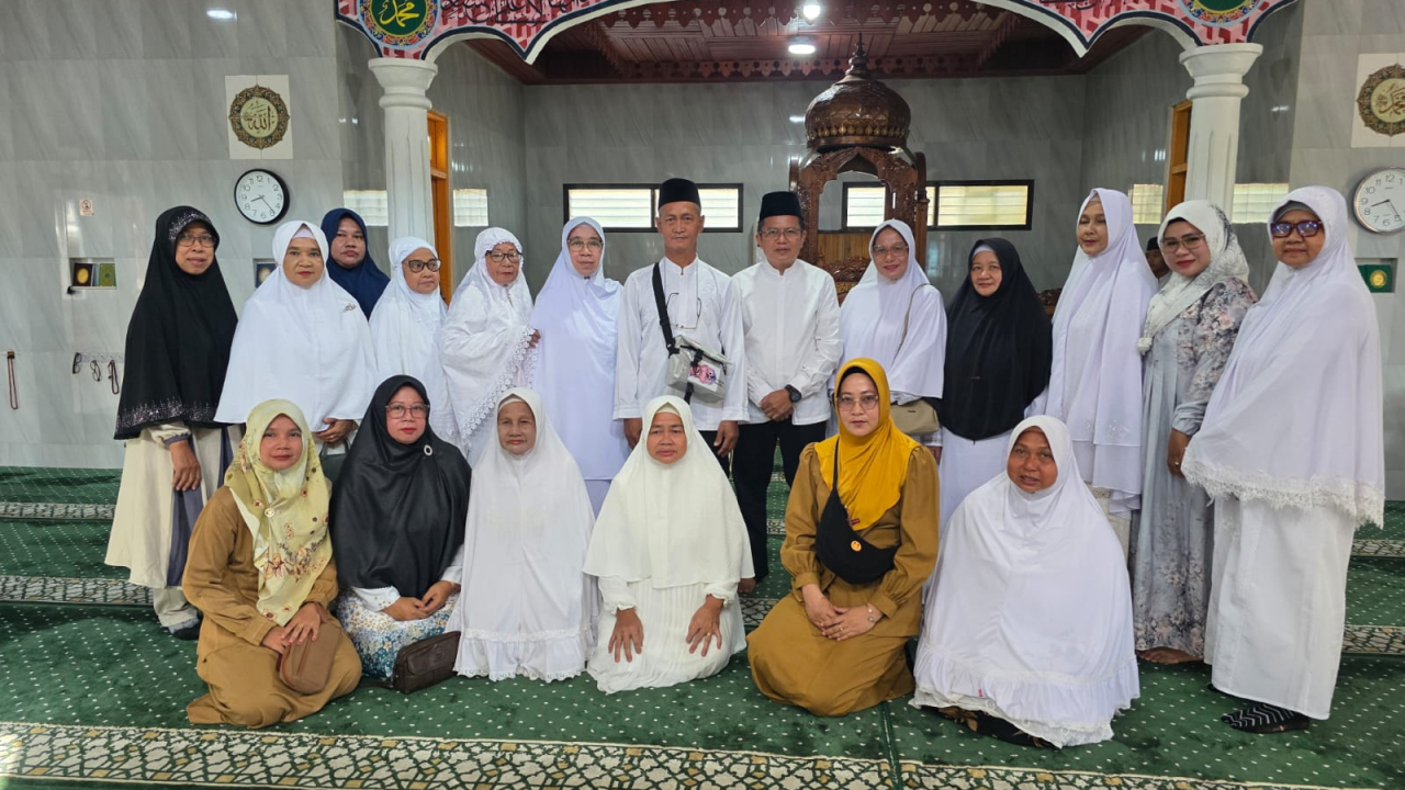 Kepala Desa Putik Lepas Dua Calon Jamaah Haji di Masjid Jami’ Baiturarrahim
