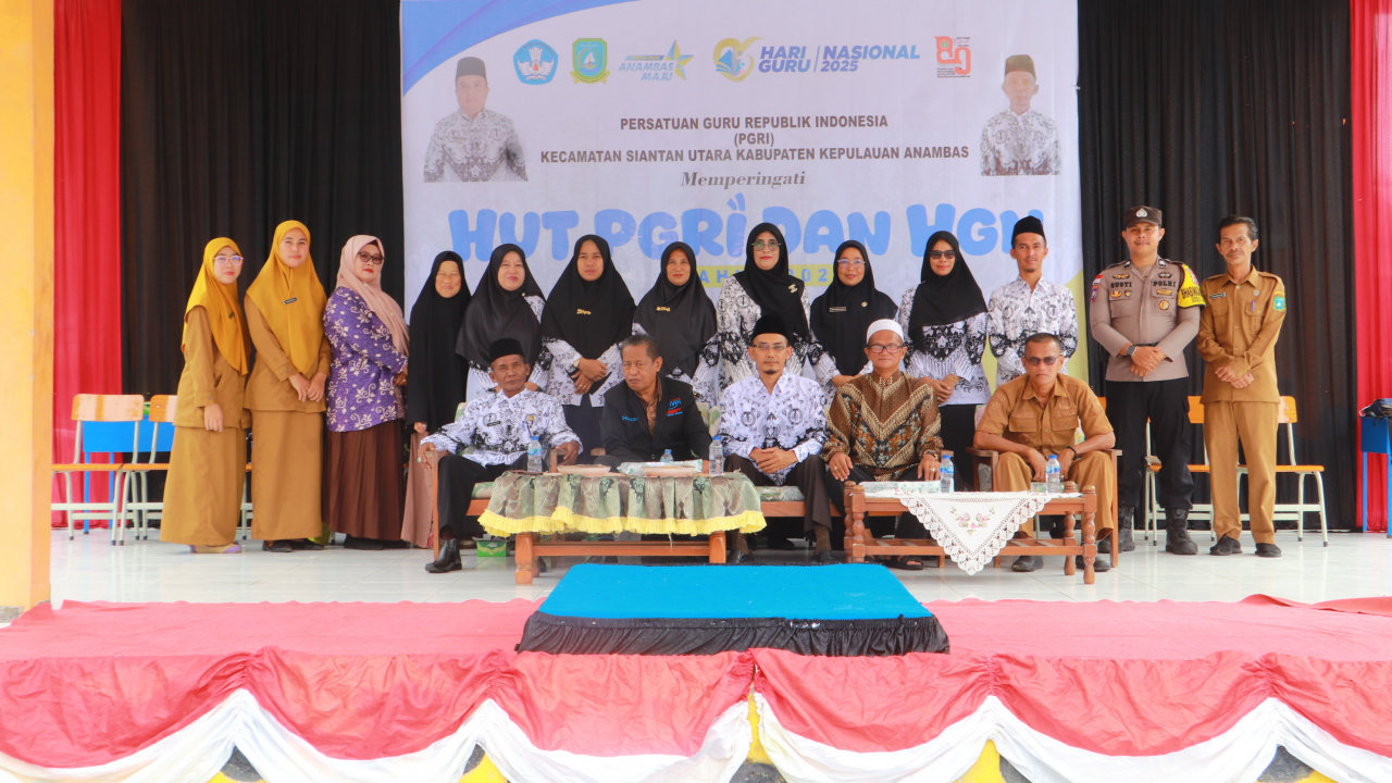 Kepala Desa Piasan Hadiri Upacara Peringatan HUT PGRI ke-80 dan Hari Guru Nasional