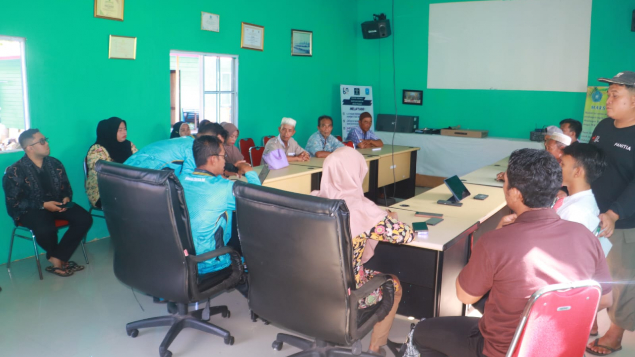 Rapat Pembahasan Permohonan Hibah Tanah untuk Pembangunan Jalan Penghubung Antardesa dan Pembagian Seragam di Desa Piasan