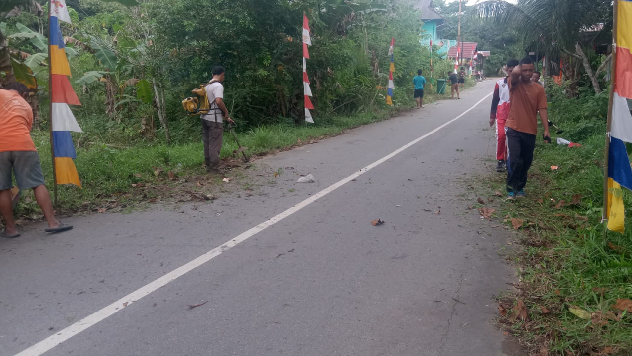 Wujud Kepedulian Sosial, RT 010 Desa Payalaman Gelar Kegiatan Gotong Royong