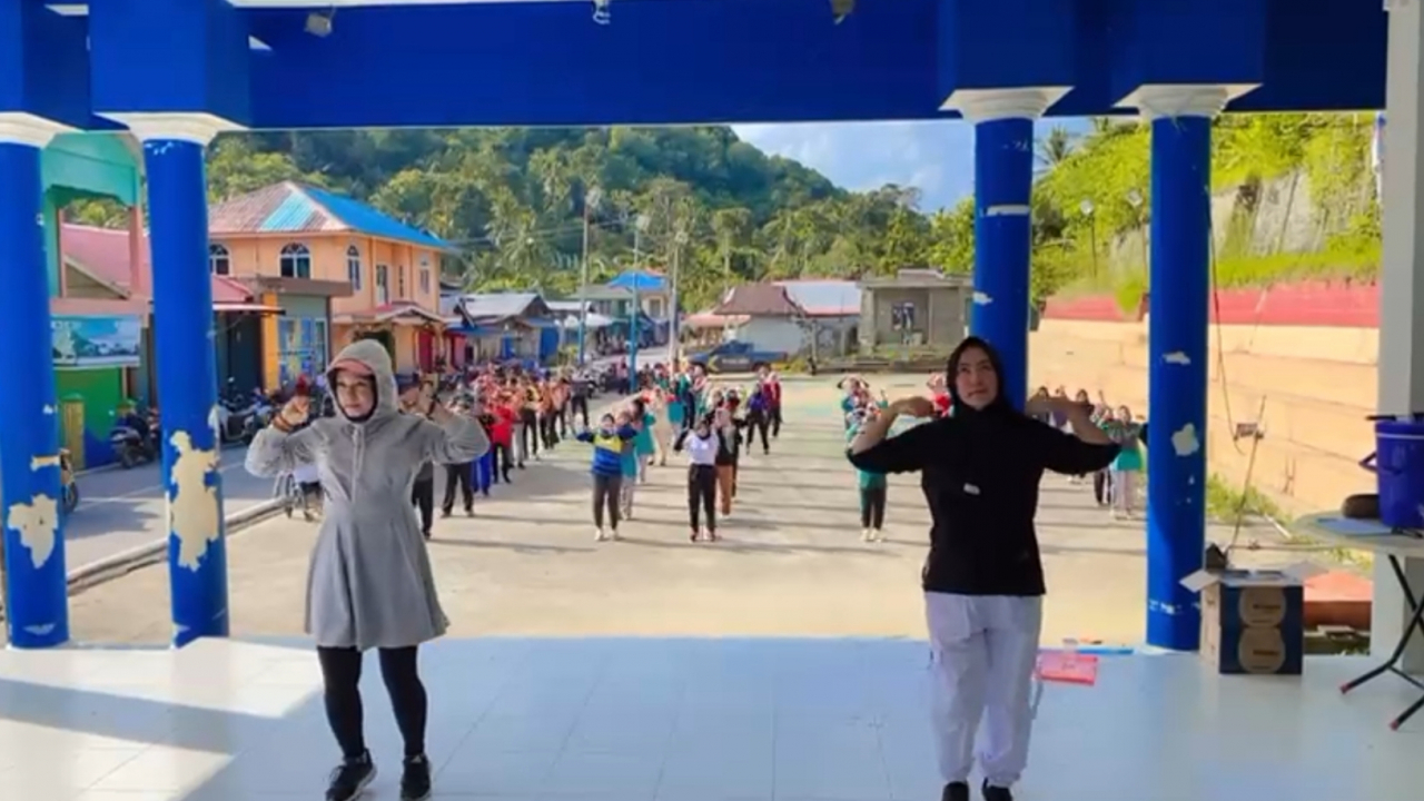KEGIATAN SENAM SEHAT MASYARAKAT DESA PAYALAMAN BERSAMA LANUDAL DAN KAPOLSEK PALMATAK