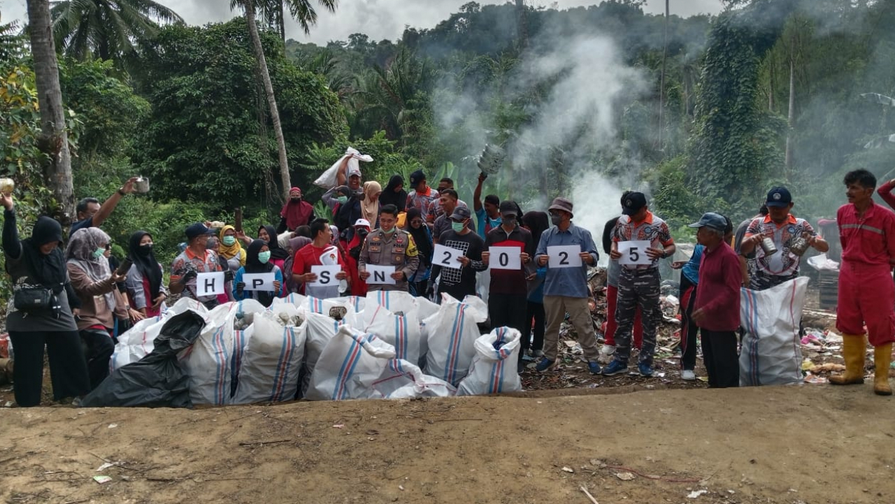 GOTONG ROYONG BERSAMA MEMPERINGATI HARI PEDULI SAMPAH NASIONAL